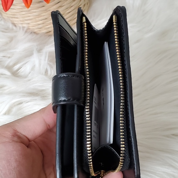 π₯SALEπ₯ COACH MEDIUM CORNER ZIP WALLET - Picture 6 of 7